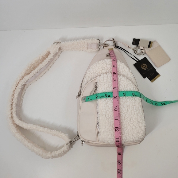 House of Harlow 1960 Cream Off White Sherpa Sling Bag One Shoulder Backpack NWT - Picture 4 of 5